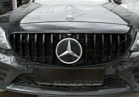 Решетка радиатора GT Mercedes C-klasse W205 Coupe с камерой черная