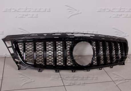 Решетка радиатора GT дизайн Mercedes CLS W218 черная
