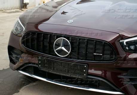 Решетка радиатора GT дизайн Mercedes E-klasse C238 черная 2020-нв