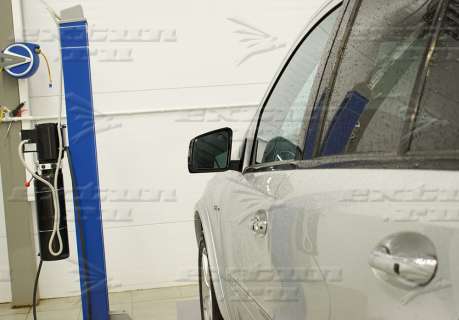 Черные рестайлинговые зеркала на Mercedes M-klasse W164 