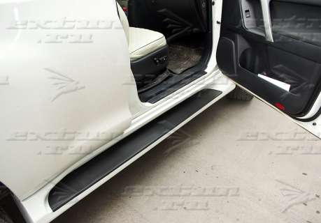 Пороги Lexus стиль на Toyota Land Cruiser Prado 150 белый перламутр